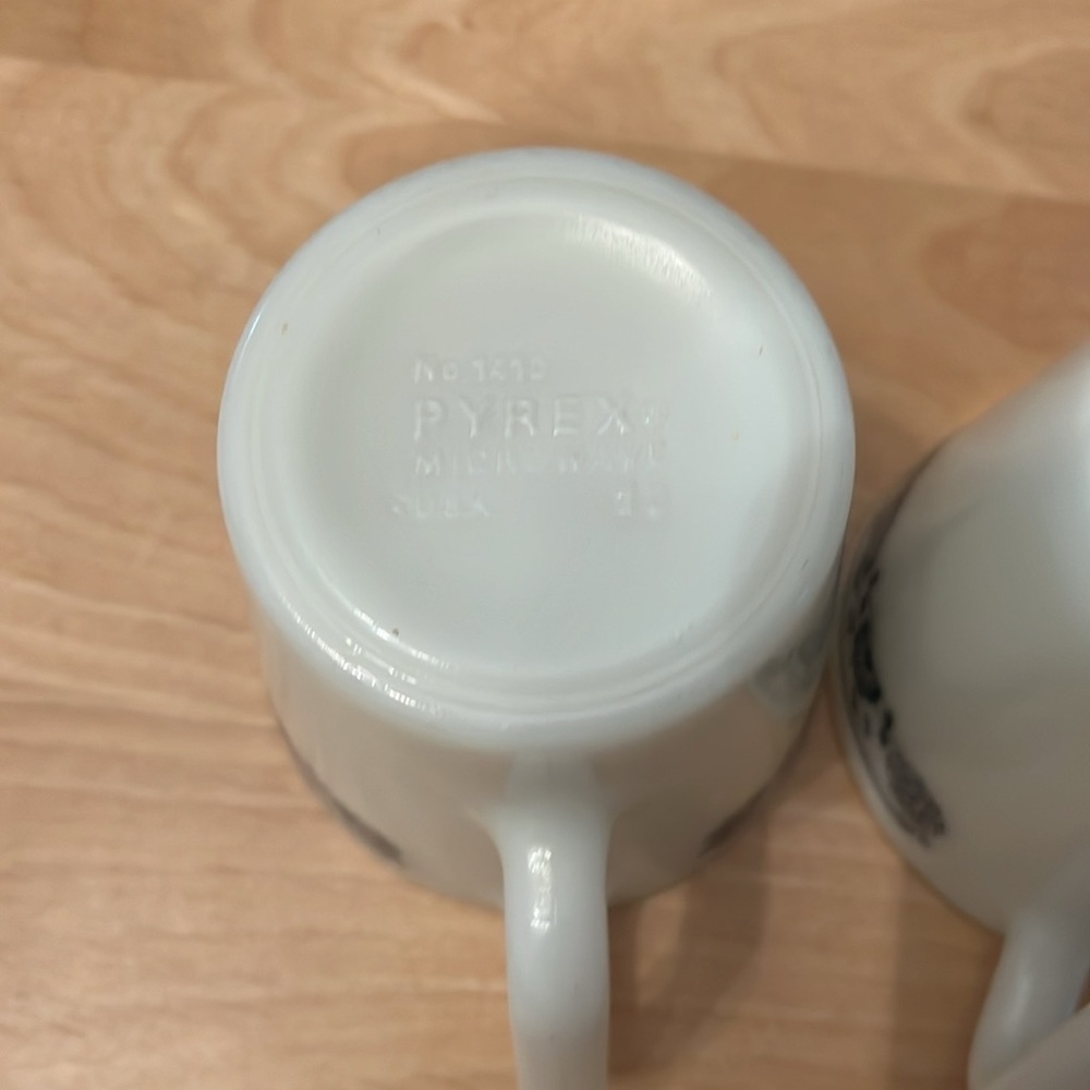 Set of 2 vintage Pyrex 1410 white & blue coffee mugs Old Town Blue pattern - Picture 3 of 6